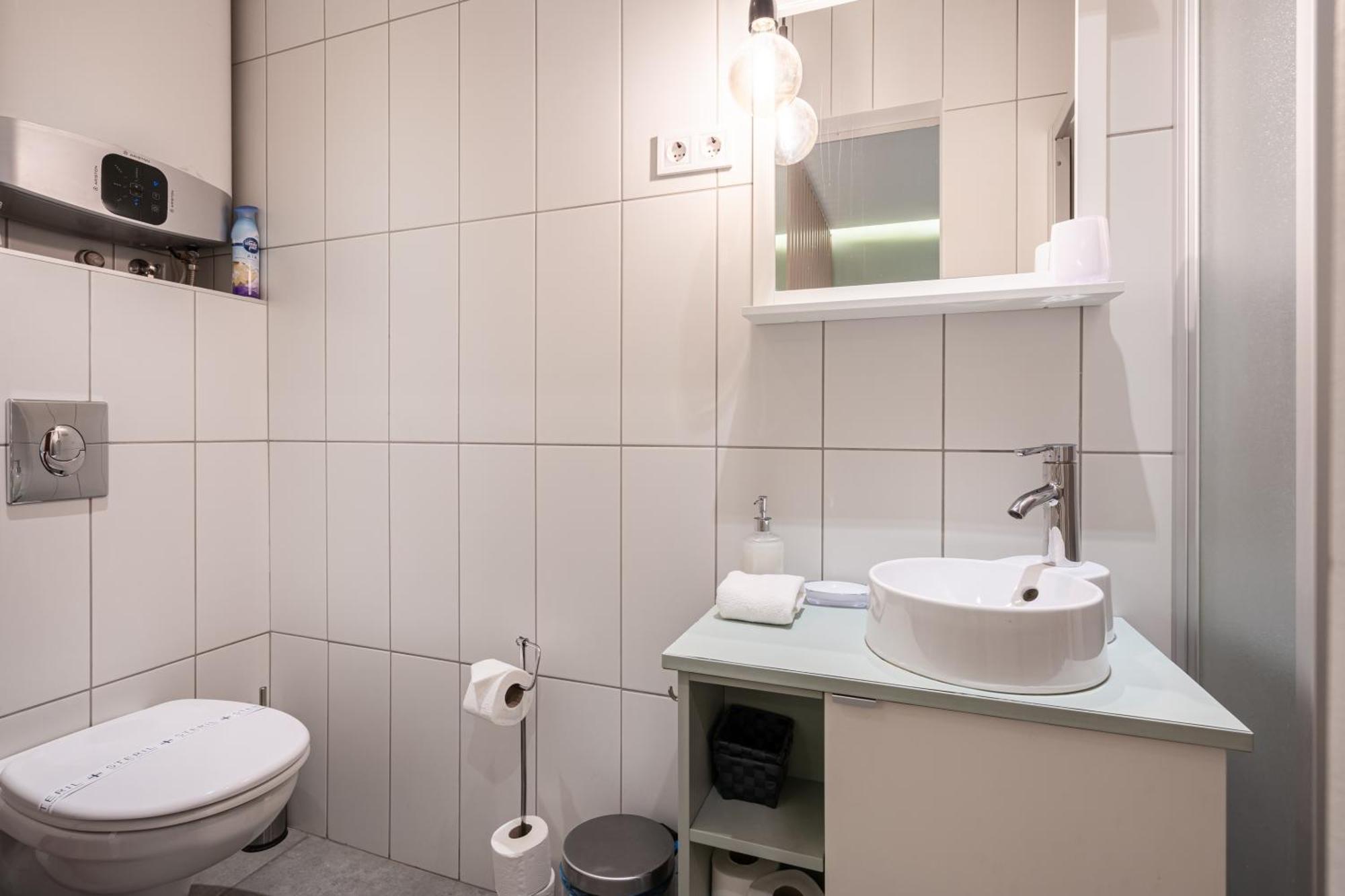 Cozy Little Flat In The City Center Budapest Exteriör bild