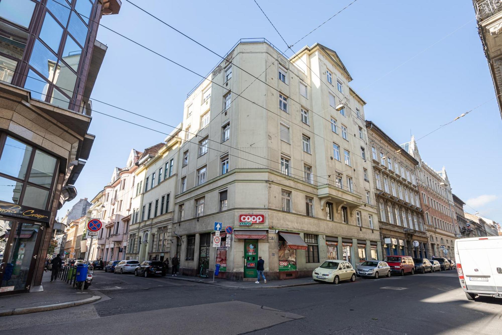 Cozy Little Flat In The City Center Budapest Exteriör bild