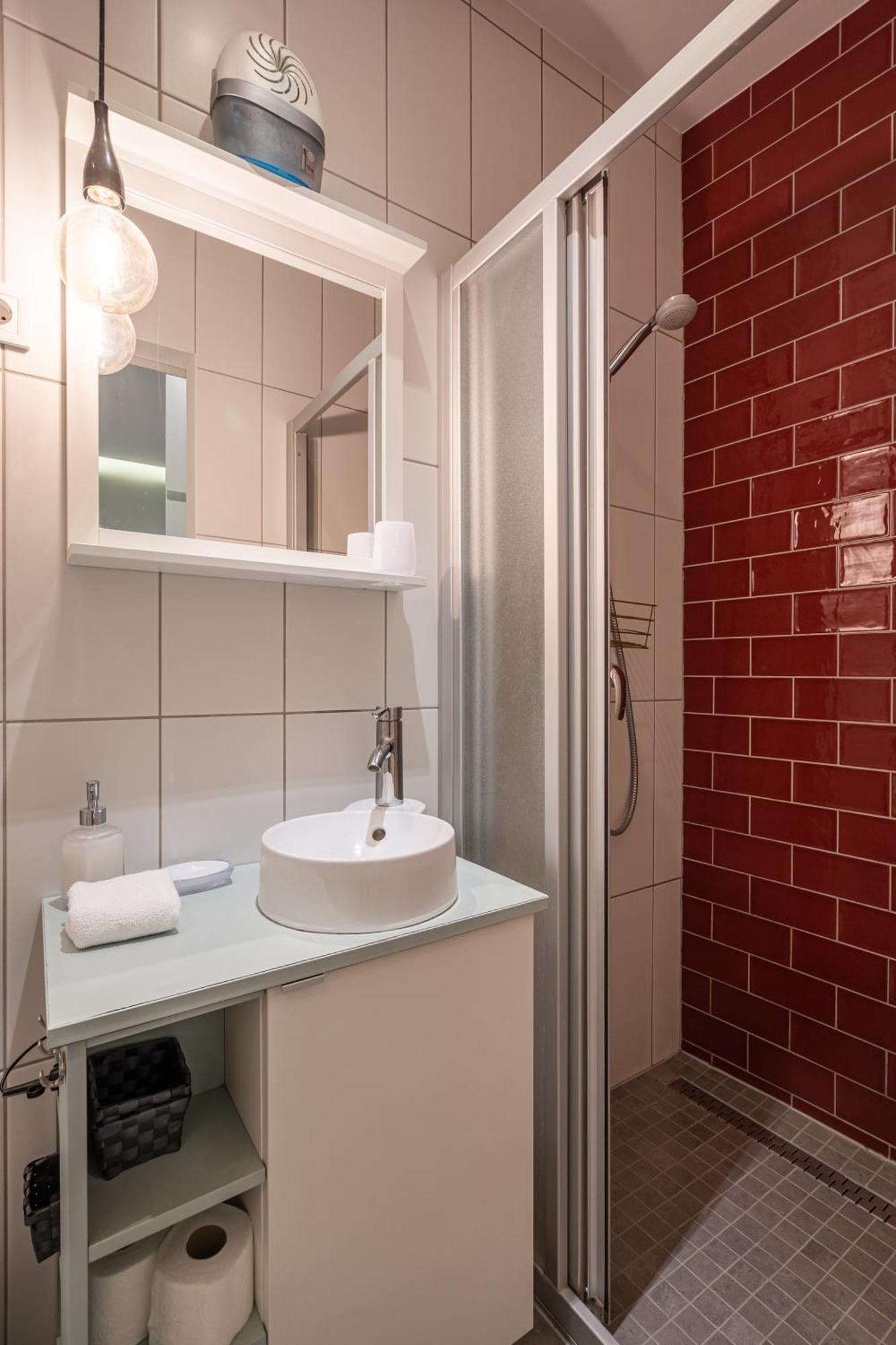 Cozy Little Flat In The City Center Budapest Exteriör bild